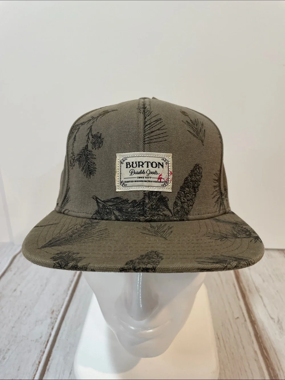 NWT Burton Adult Snapback Cap MB Riggs Olive Green Pinecone Print Hat Flat Brim
